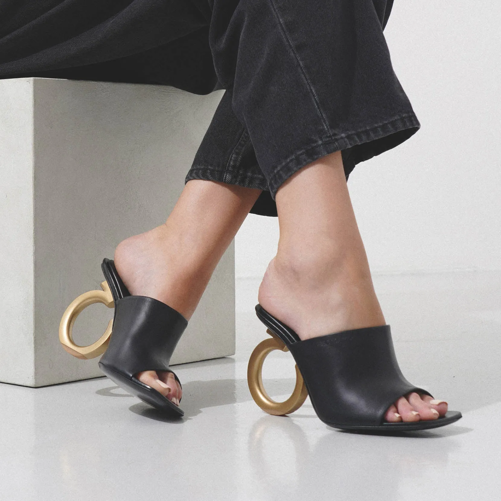 Astro 105 gancio black mules
