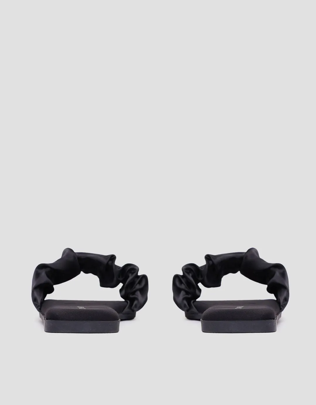 Connexion Simply Sandal Slipper Wanita