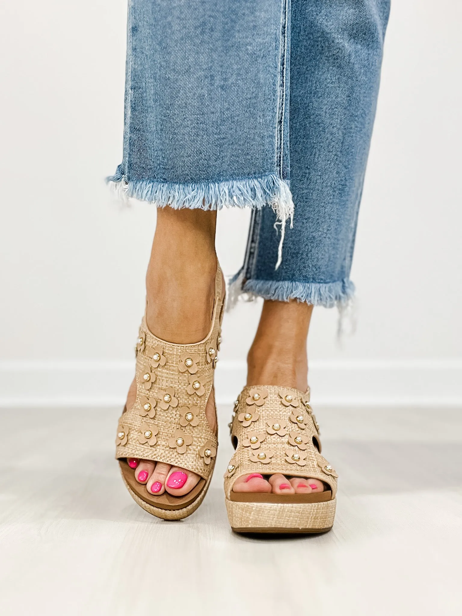 Corkys Carley Wedges in Rafia Flower