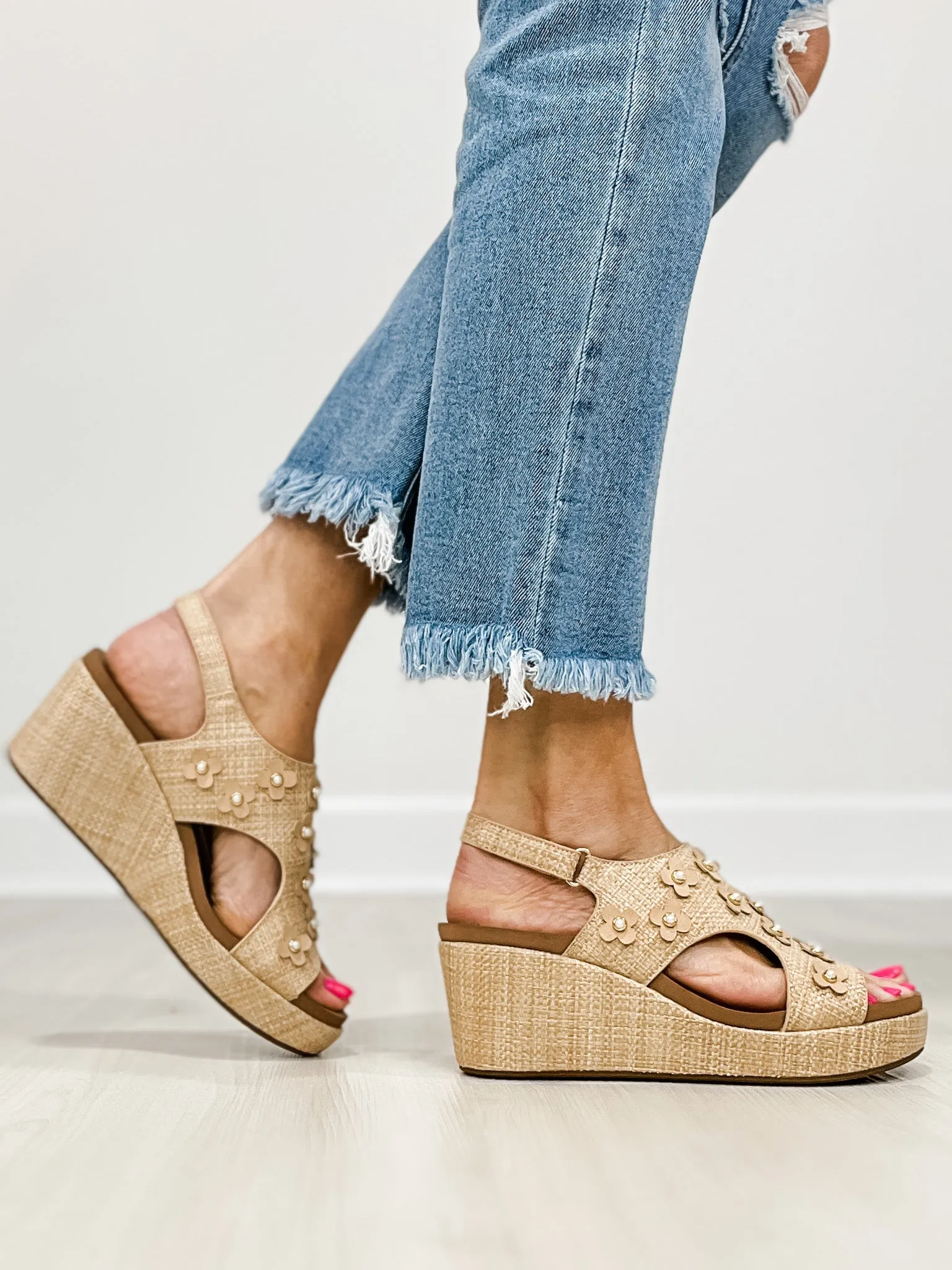 Corkys Carley Wedges in Rafia Flower