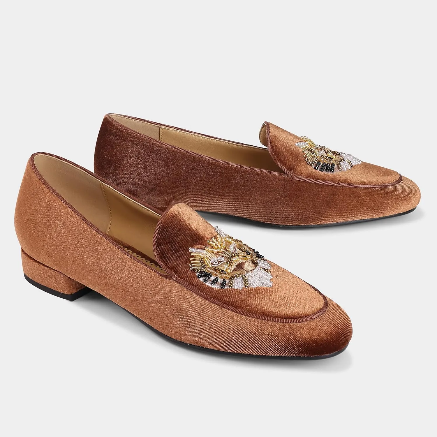 Embroidered Loafers for Women Round Toe Velvet Flats with Tiger Head Pattern