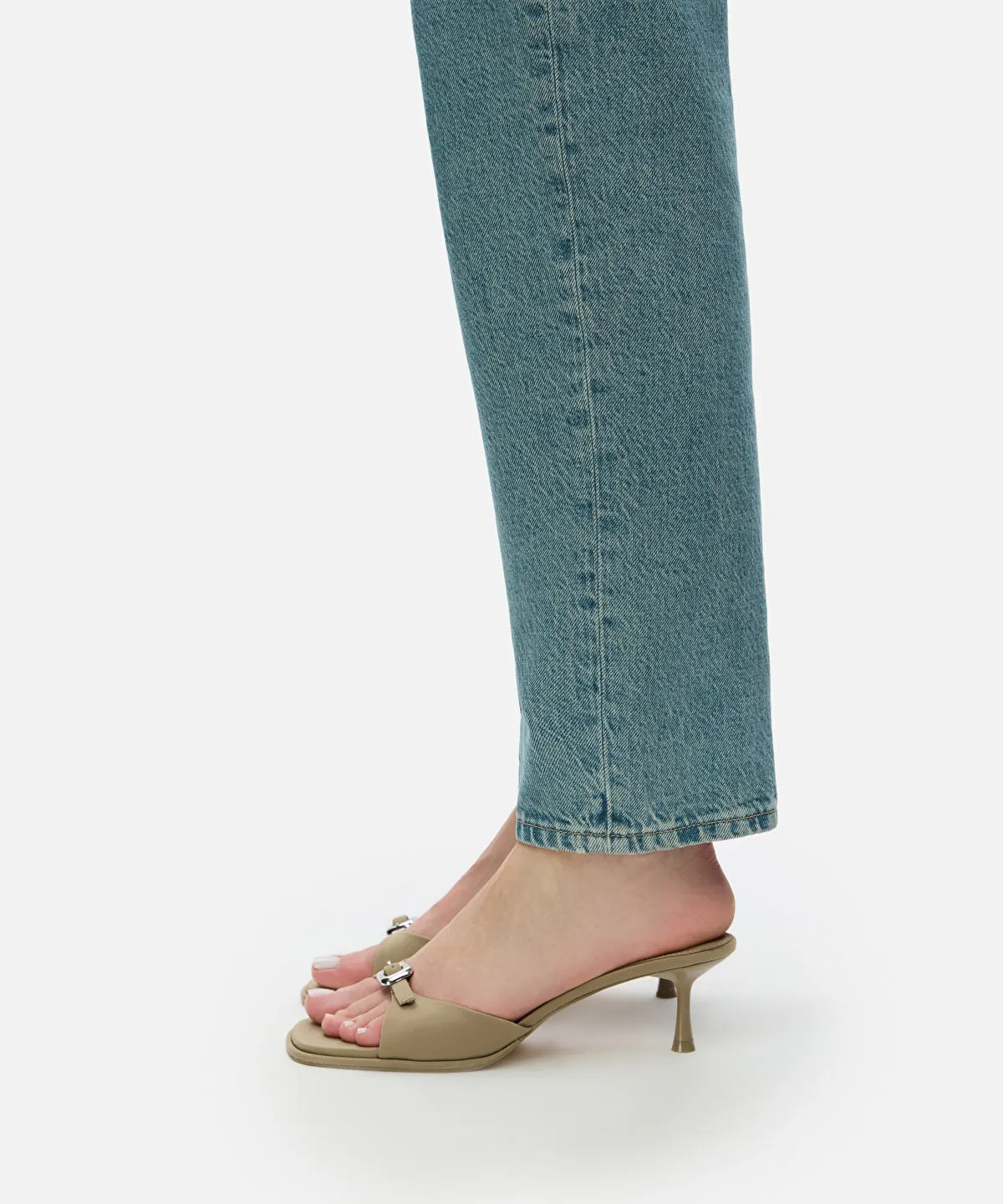 High heel sandals with buckles
