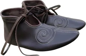 Medieval Leather Ankle Shoes – Handcrafted Viking Renaissance Footwear with Embroidered Spiral Design – Ideal for LARP, SCA, Cosplay, and Historical Reenactments Brown