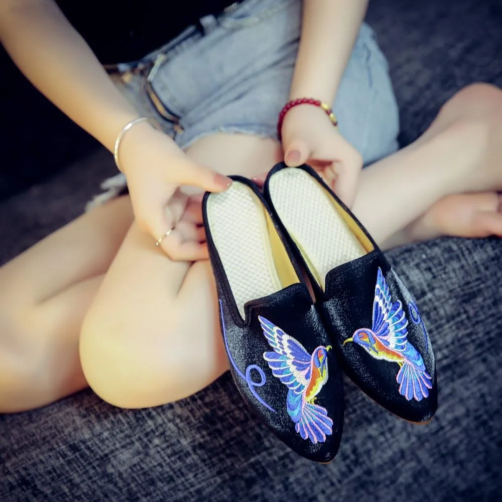 Qhome Women's Chinese Hummingbird Embroidery Pointed-Toe Comfortable Satin Casual Mules Pumps Slippers Shoes