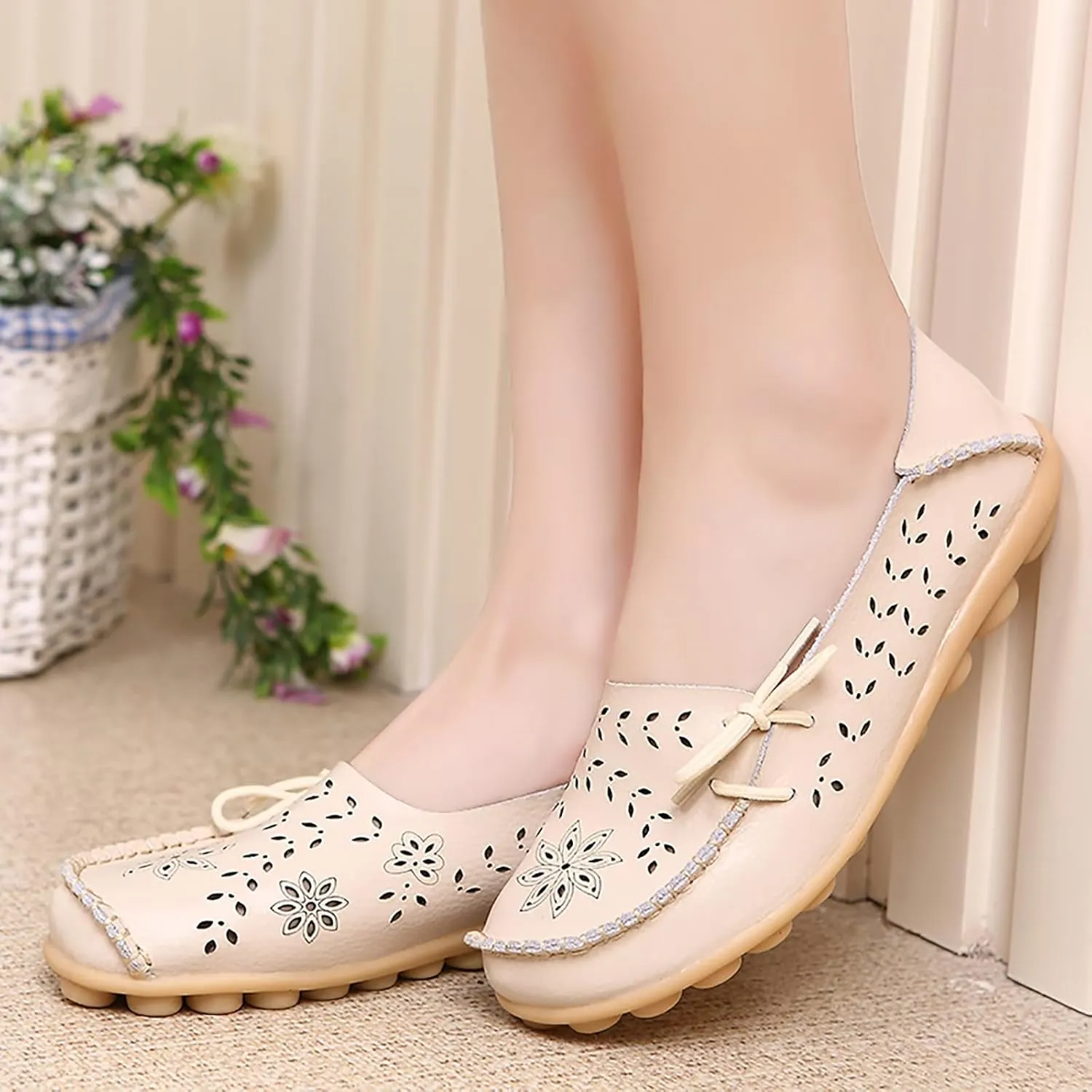 Solaud Women's Driving Moccasins Loafers Casual Round Toe Soft Comfortable Leather Loafers Breathable Slip On Walking Shoes