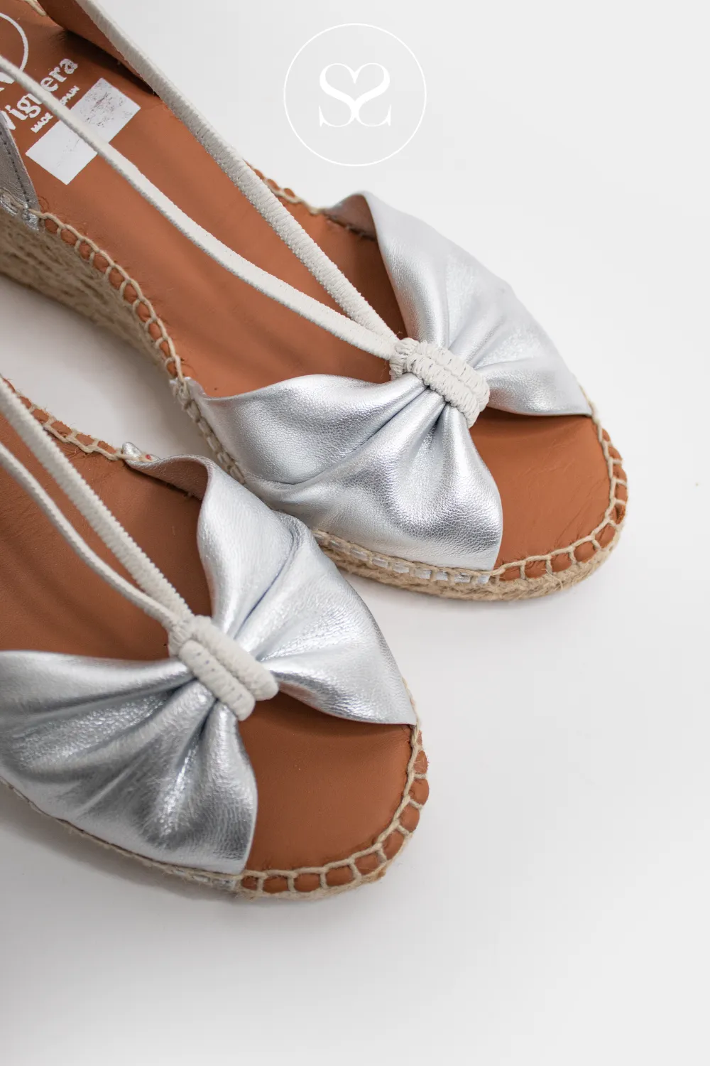 VIGUERA 1909 SILVER LEATHER SLINGBACK WEDGES
