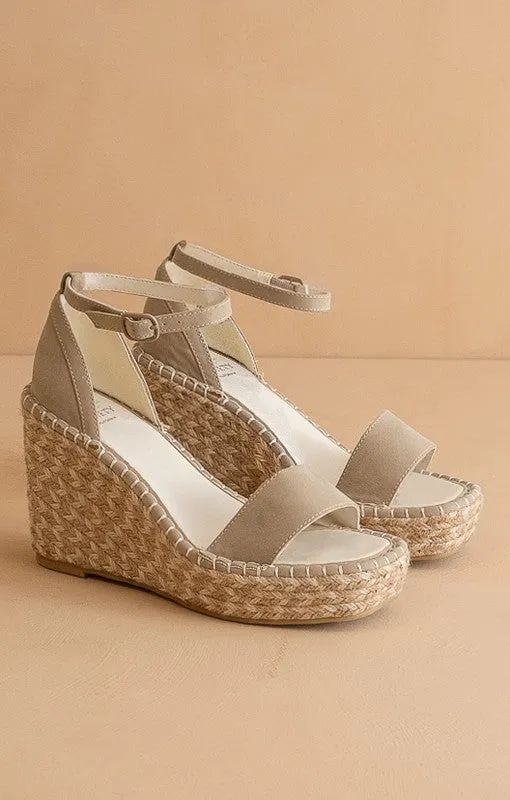 Vivvy Raffia Wedge Sandal