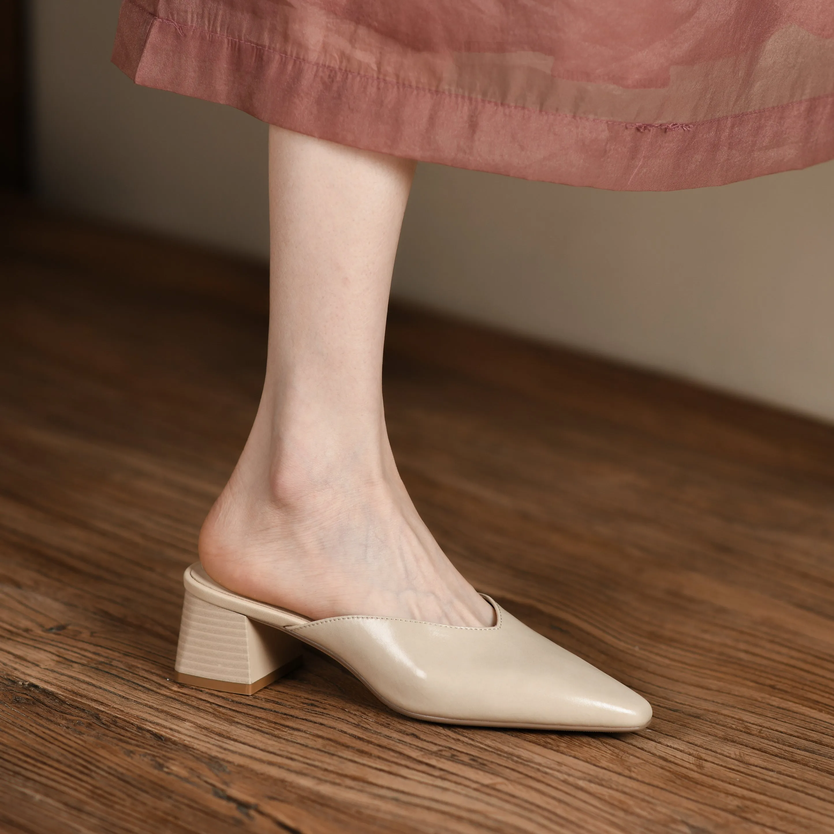 Women's Closed Toe Mid-Heel Block V Mule Shoes