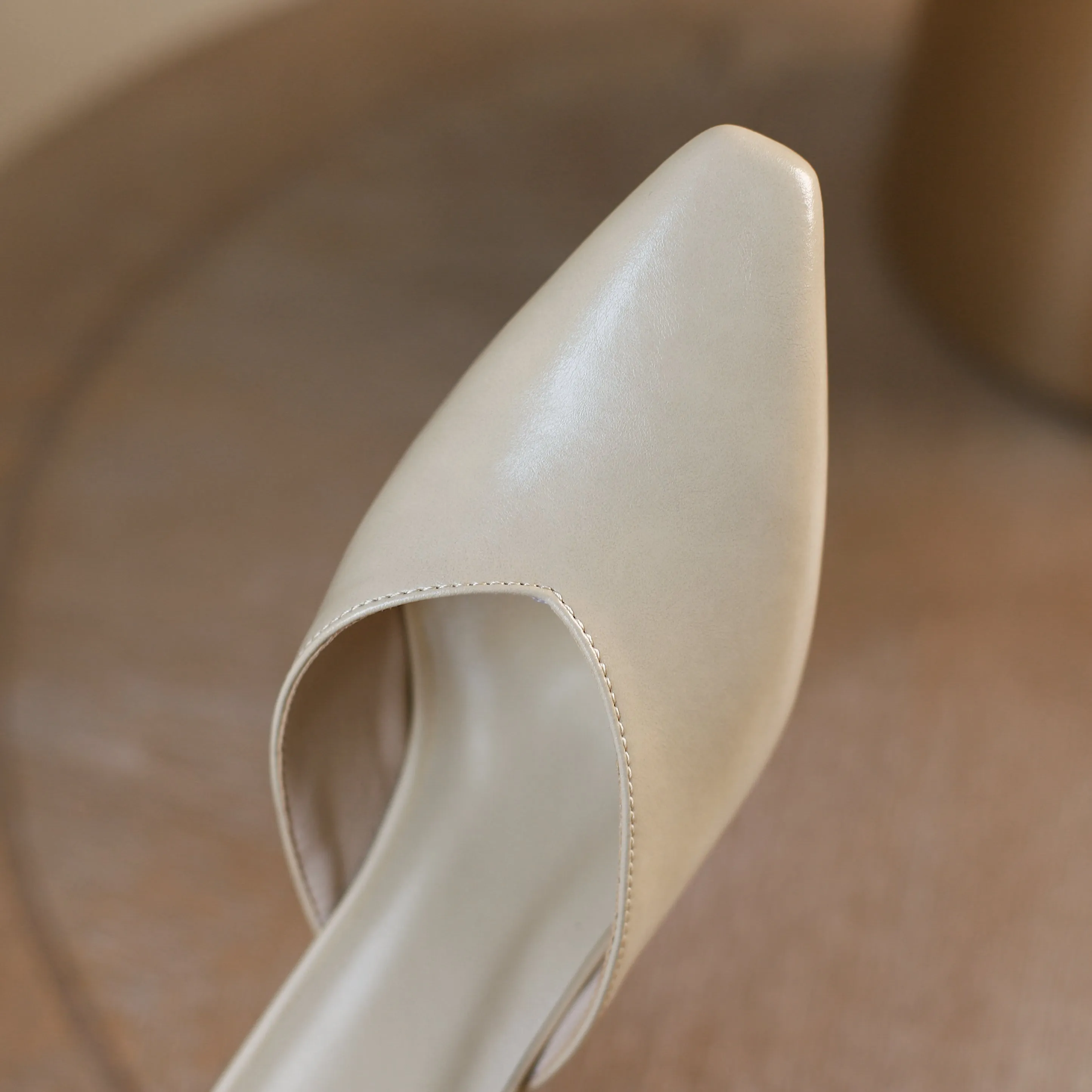 Women's Closed Toe Mid-Heel Block V Mule Shoes