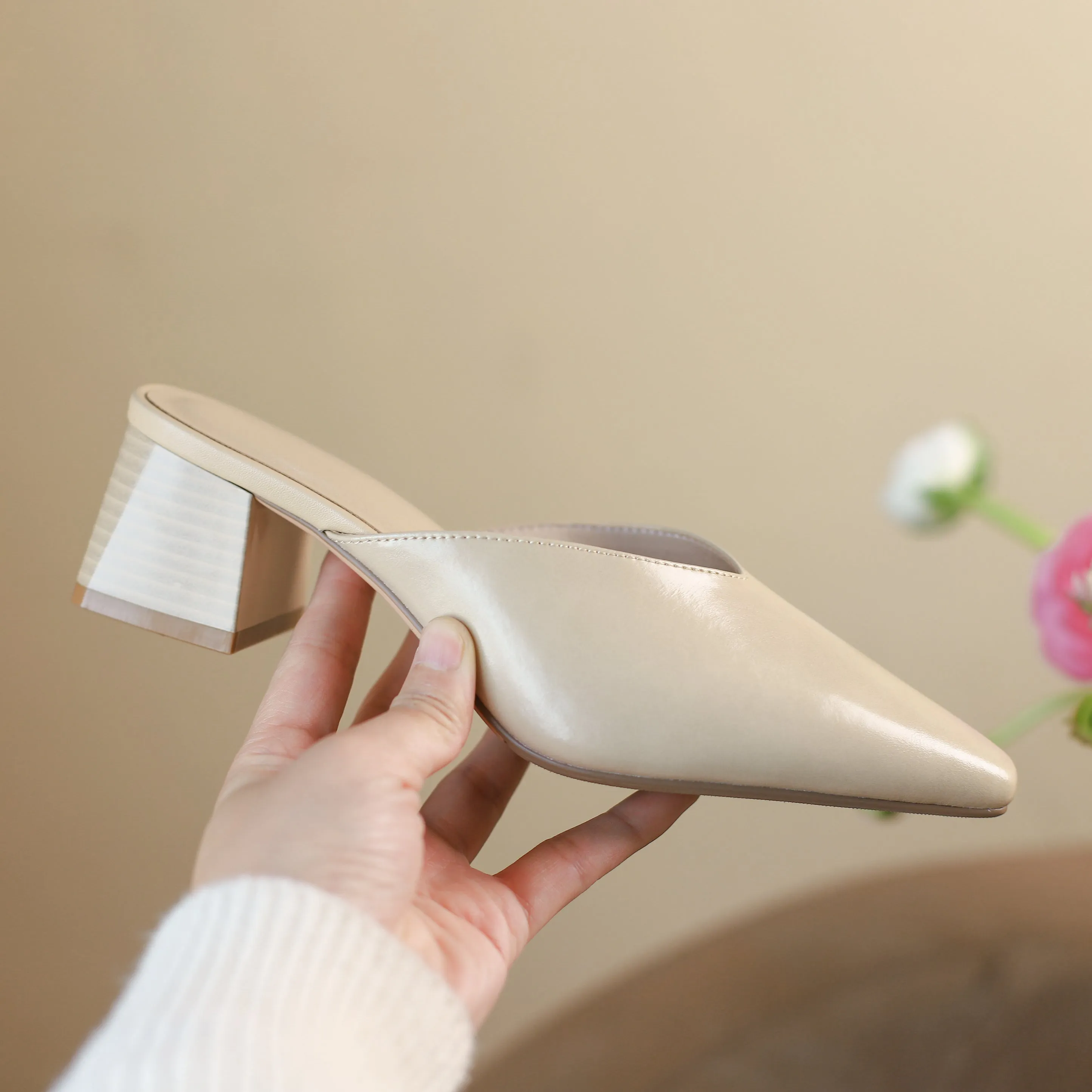Women's Closed Toe Mid-Heel Block V Mule Shoes